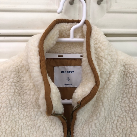 🥳HOST PICK🥳 NWT Old Navy women’s Sherpa vest - Picture 5 of 12